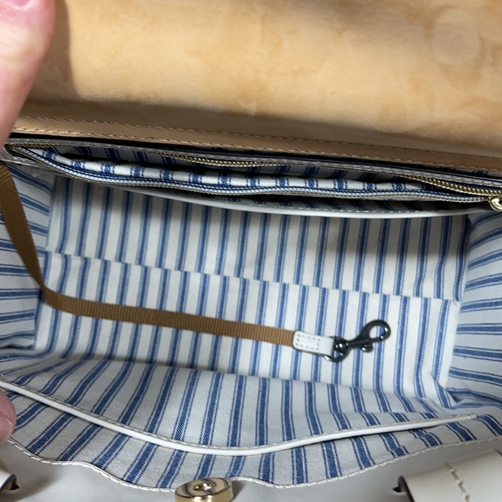 Authentic Dooney & Bourke white leather purse - Picture 5 of 8